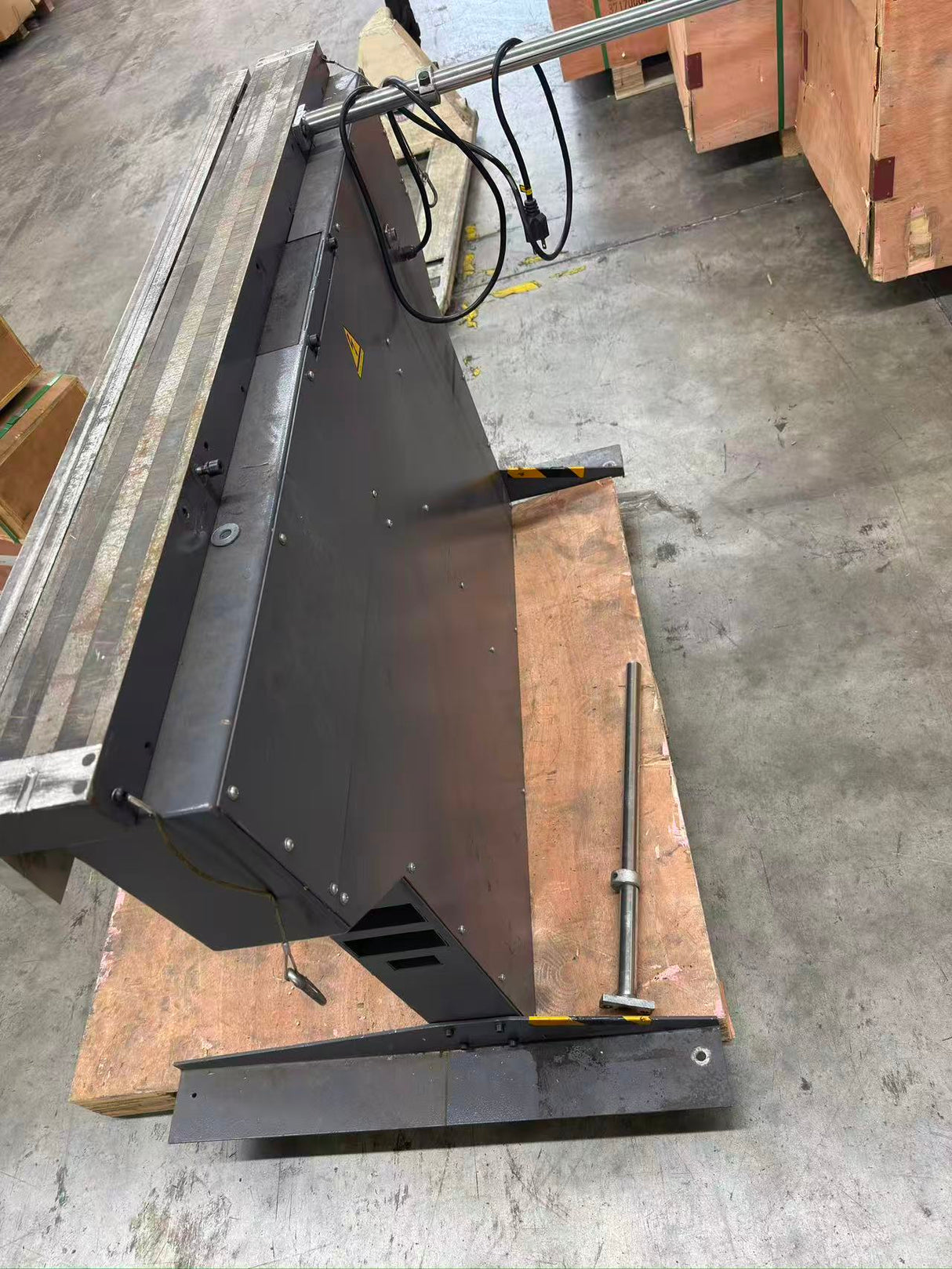 (Not Brand New) 48-Inch Magnetic Box and Pan Brake, 6-Ton 16-Gauge Capacity Electro Metal Brake, 220V Single Phase with Foot Pedal Control Siding Brake, Includes Clamp Bars EB-4816B (Copy)