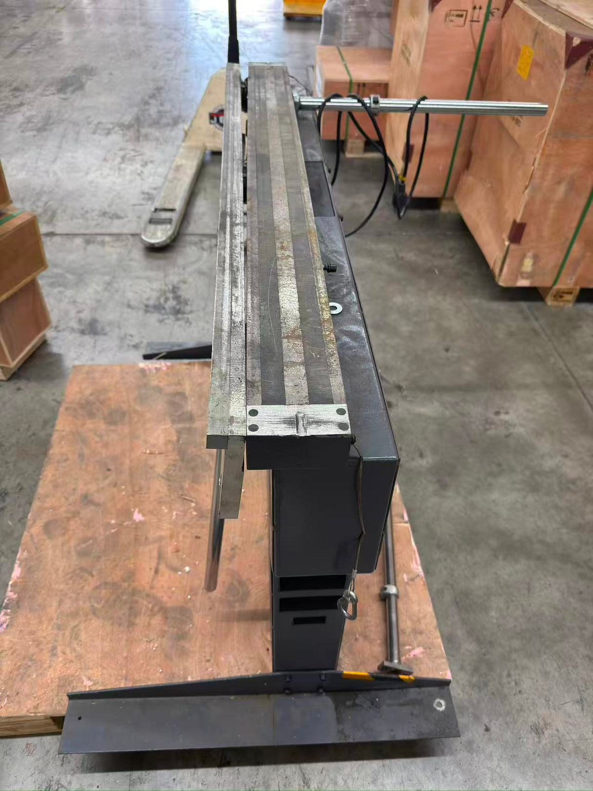 (Not Brand New) 48-Inch Magnetic Box and Pan Brake, 6-Ton 16-Gauge Capacity Electro Metal Brake, 220V Single Phase with Foot Pedal Control Siding Brake, Includes Clamp Bars EB-4816B (Copy)