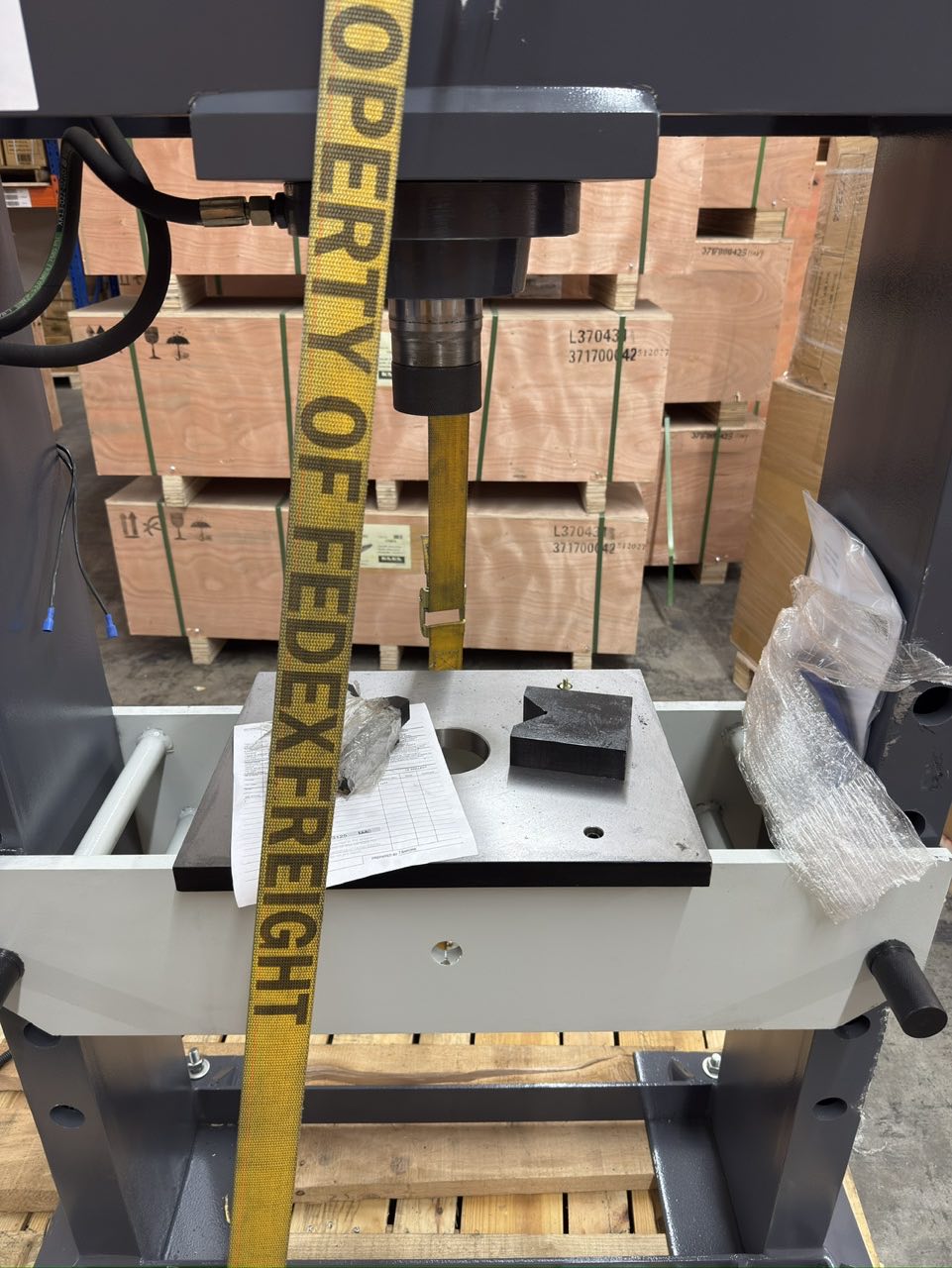 (Not Brand New) KAKA INDUSTRIAL Heavy Duty Electric Hydraulic Shop Press, Electric Pump H-Frame Shop Press with Gear pump, 50 ton Frame Capacity, 8.6 in Stroke 220V Single phase HP-50