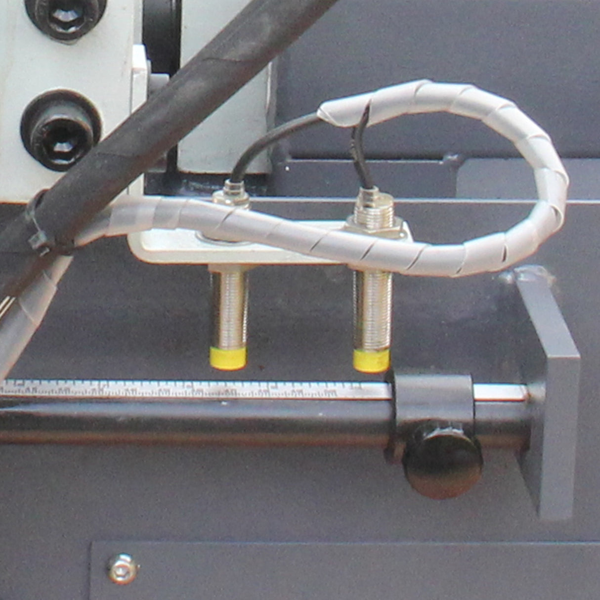 Metal Horizontal Band Saw,Double Column Band Saw, Hydraulic downfeed control, Max cutting capacity 11 inch with 220V 3PH motor TBK-11B