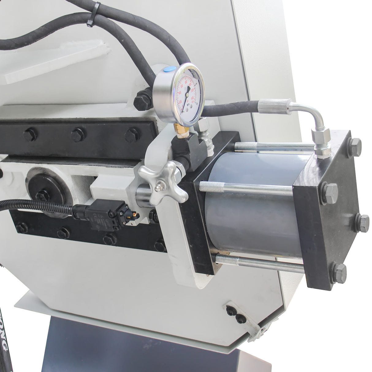 Kaka Industrial TGK-16 Double column horizontal band saw, Max cutting capacity 15.7 inch, vertical lifting, high stability. Cutting speed adopts hydraulic control, 230V 60HZ 3PH