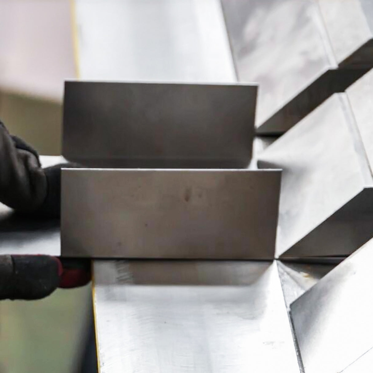 KAKA INDUSTRIAL Sheet Metal Brake, 49-Inch Box and Pan Brake, Industrial-Grade Sheet Metal Bender Machine,12-Gauge Mild Steel Capacity Pan and Box Brake, 0-135 Degree Adjustable W-4812