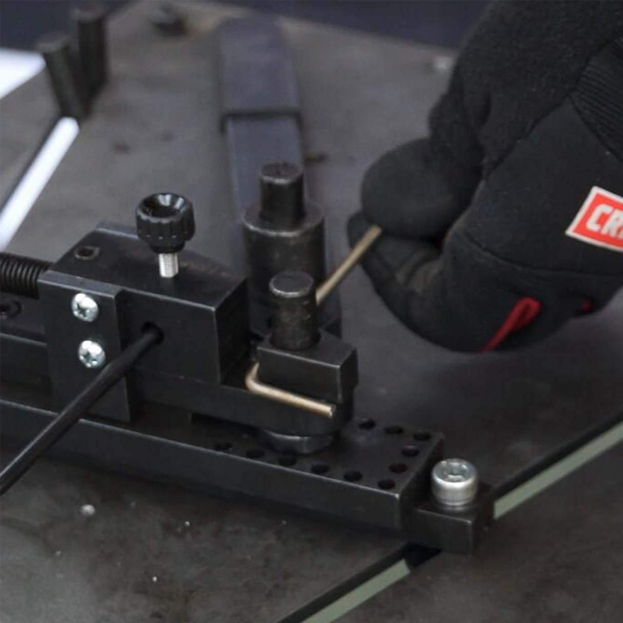 Kaka industrial MUB-1 Mini Universal Bender Forms Wire Flat Metal, metal bender ornamental, for Flat Round Stock, Hook, Clamp,Coil - Wire.Manual Mounting Mini Universal Bending Bender