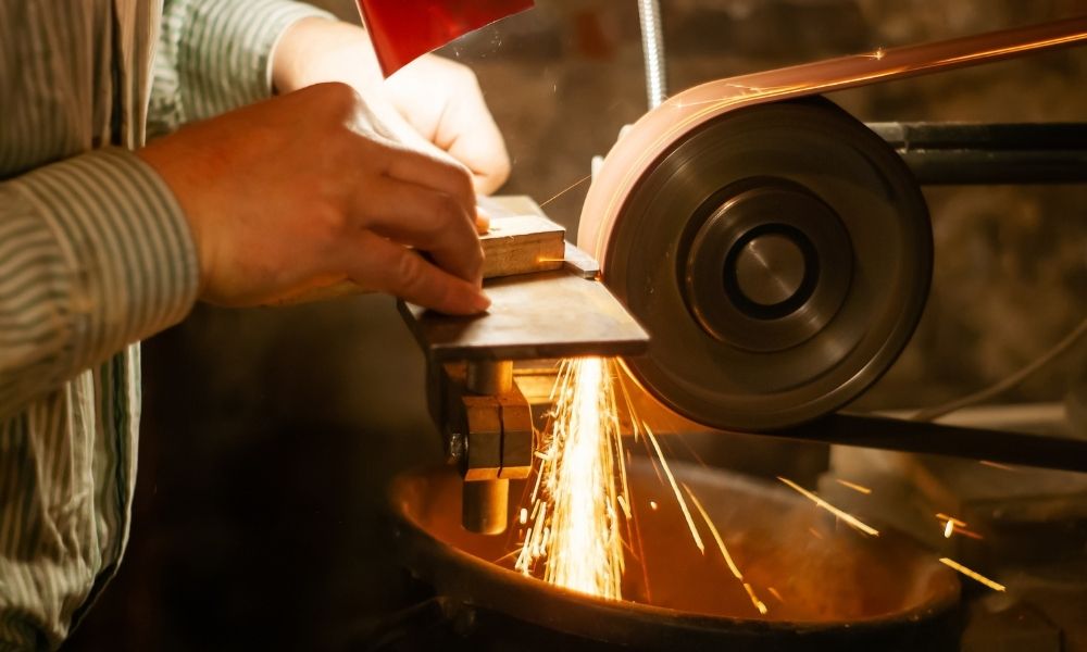 Advantages That a Belt Grinder Can Bring to Your Operation