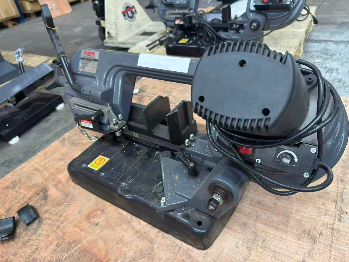 (Not Brand New) Metal Cutting Band Saw, Variable Speed Bandsaw, Solid Design Metal Bandsaw, BS-150