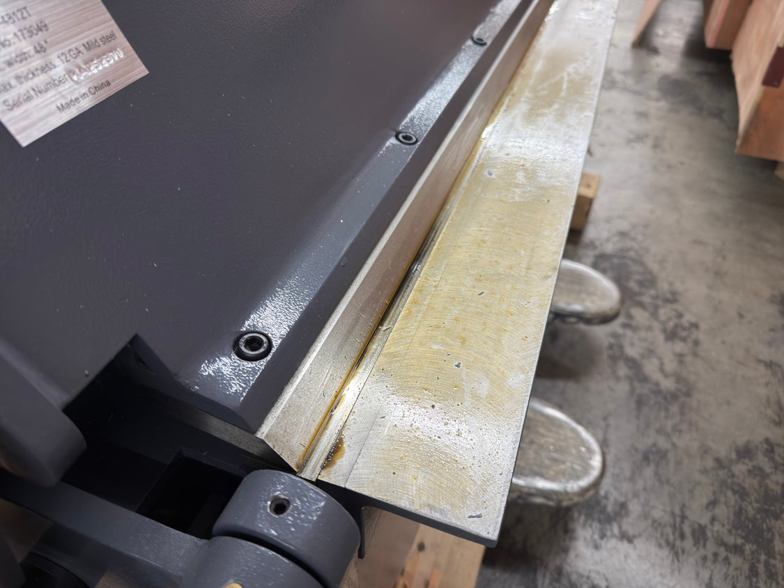 (Not brand new) KAKA INDUSTRIAL Sheet Metal Brake,48-Inch Straight Brake12-Gauge (0.1 inch) Mild Steel Capacity Heavy-Duty Metal Brake Bender, 0-135 Degree Adjustable Floor Siding Brake W-4812T