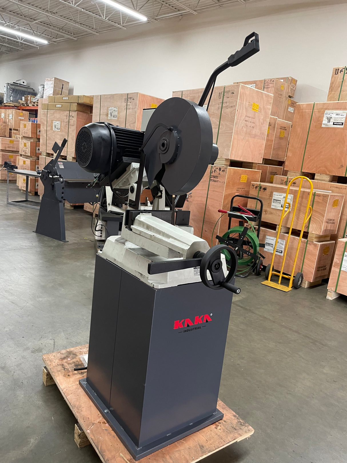 KAKA INDUSTRIAL Abrasive Saw, Powerful Chop Saw for Metal Cutting, 0-45 Degrees Adjustable Miter Saw, 16-in Blade 5500W 3840RPM, Abrasive Cut Off Saws Swivel Base and Mitering Head 230V-60HZ-3PH TV-16 (Not Brand New)