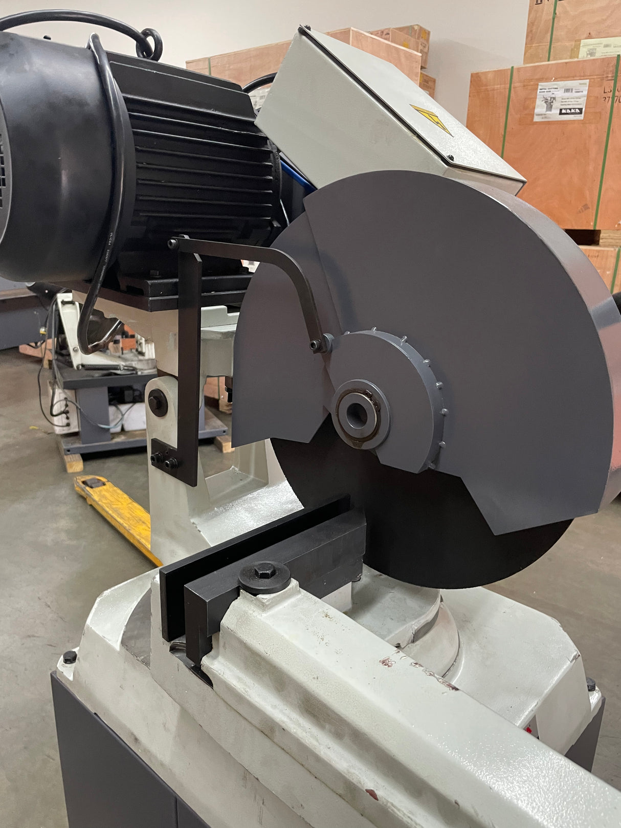 KAKA INDUSTRIAL Abrasive Saw, Powerful Chop Saw for Metal Cutting, 0-45 Degrees Adjustable Miter Saw, 16-in Blade 5500W 3840RPM, Abrasive Cut Off Saws Swivel Base and Mitering Head 230V-60HZ-3PH TV-16 (Not Brand New)