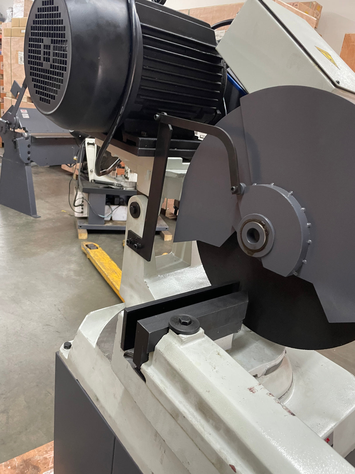 KAKA INDUSTRIAL Abrasive Saw, Powerful Chop Saw for Metal Cutting, 0-45 Degrees Adjustable Miter Saw, 16-in Blade 5500W 3840RPM, Abrasive Cut Off Saws Swivel Base and Mitering Head 230V-60HZ-3PH TV-16 (Not Brand New)