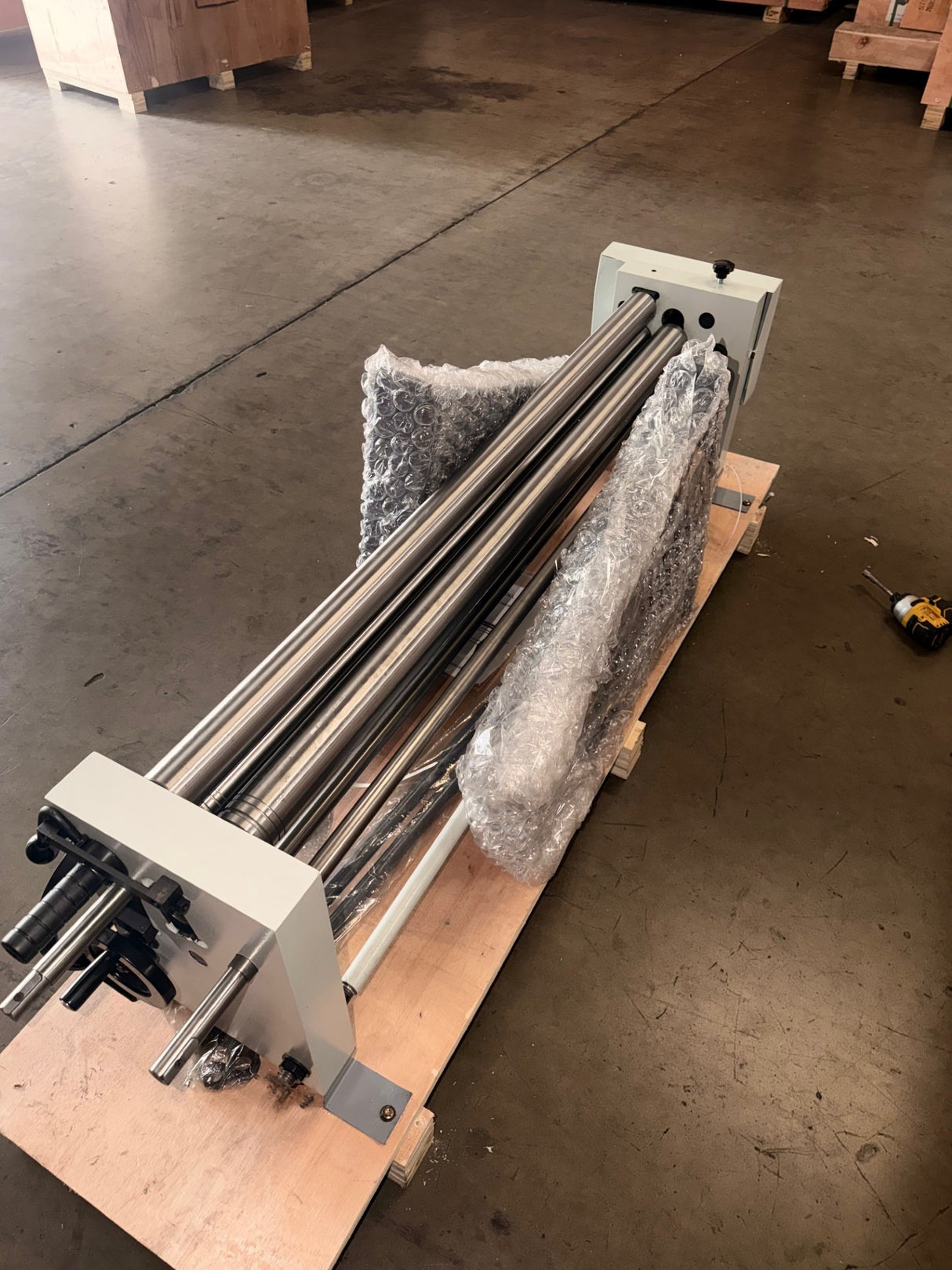 (Open Box and Dent – Like New) Sheet Metal Slip Roll Machine, With Two Removable Rollers, 49-Inch Slip Roll Roller Metal Plate Bending Round Machine, Slip Roll Machine capacity of 14 Gauge Steel W01-4914 (Copy)