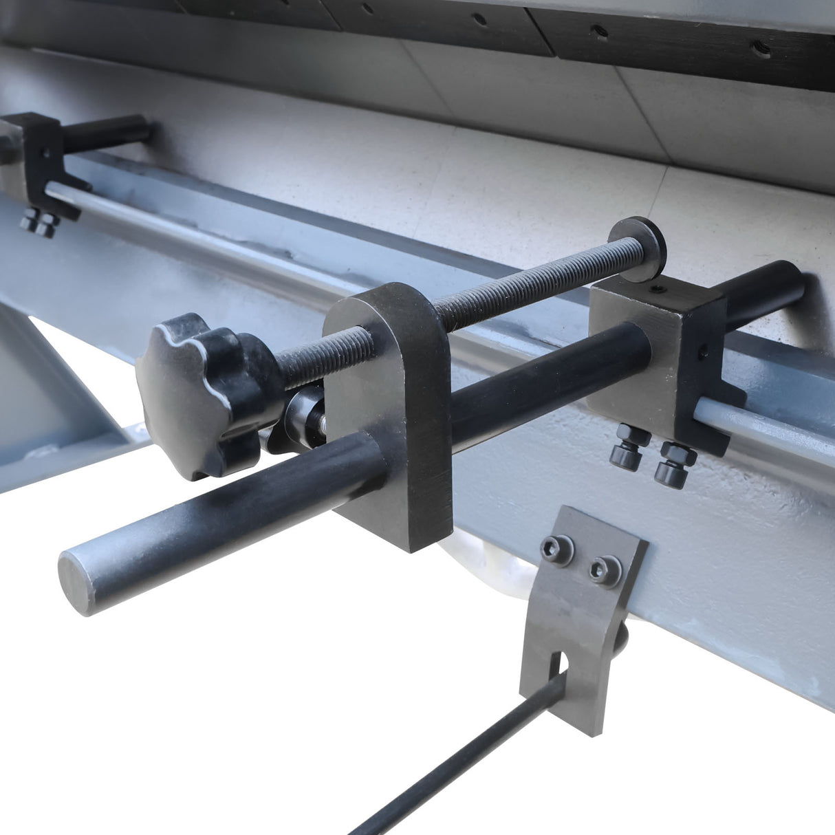 Ultra 48 inch Box and Pan Brake, 16 Gauge (1.5mm) Mild Steel Capacity, 3-Segment Finger Design with Precision Knob Adjustment &amp; Rear Stops,3.35" (85mm) Max Box Depth XW-4816