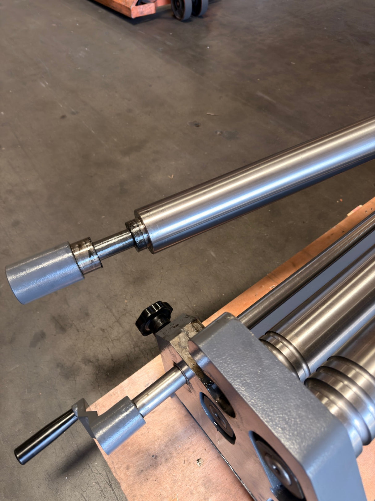 (Not Brand New) Slip Roll Machine, Sheet Metal Roller Machine With Two Removable Rollers, 51-Inch Slip Roll Roller Metal Plate Bending Round Machine, Slip Roll Machine capacity of 16 Gauge Steel W01-5116