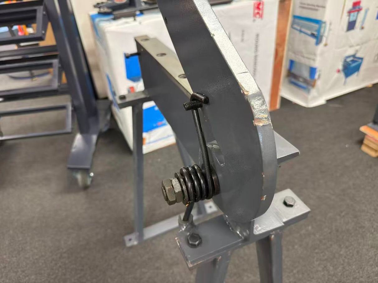 (Not Brand New) Guillotine Metal Shear, 20 in Bed Width, 16 Gauge/1.5 mm Metal Guillotine Shear with a Stand for Construction Work Sheet Metal Fabrication Plate Cutting Cutter HS-20