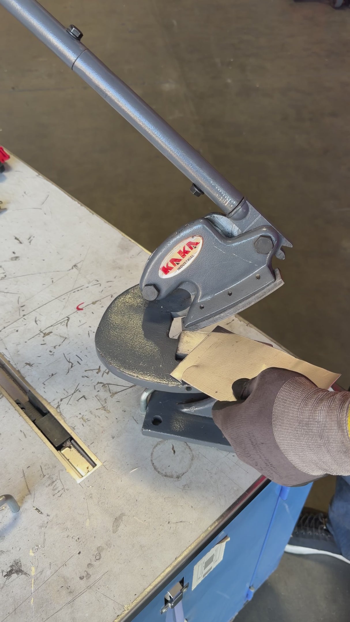 (Not Brand New) Throatless Sheet Metal Shear, 20-Gauge Manual Bench Cutter  for Steel, Aluminum, and Stainless Steel MMS-4